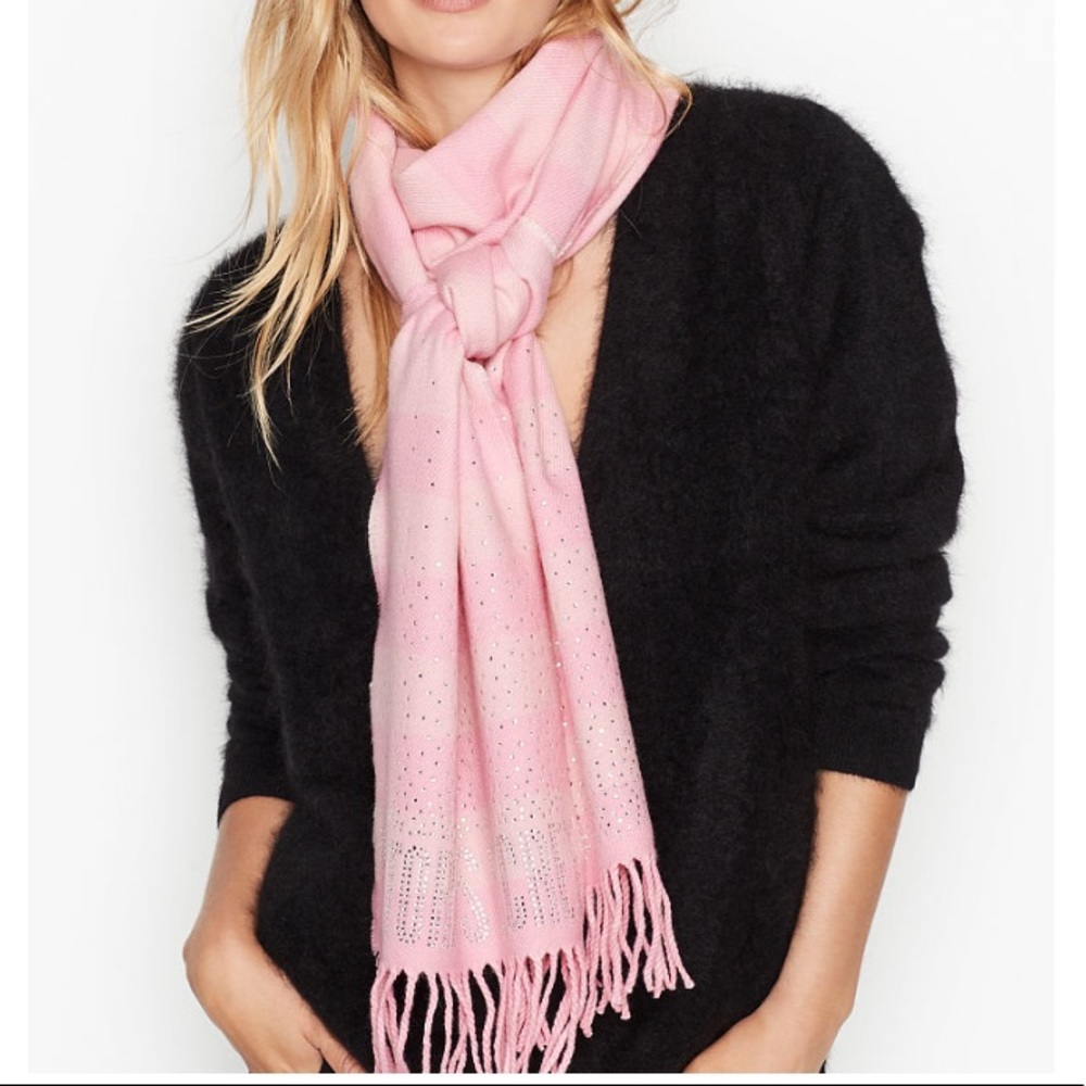 🎁 Beautiful Victoria’s Secret Scarf